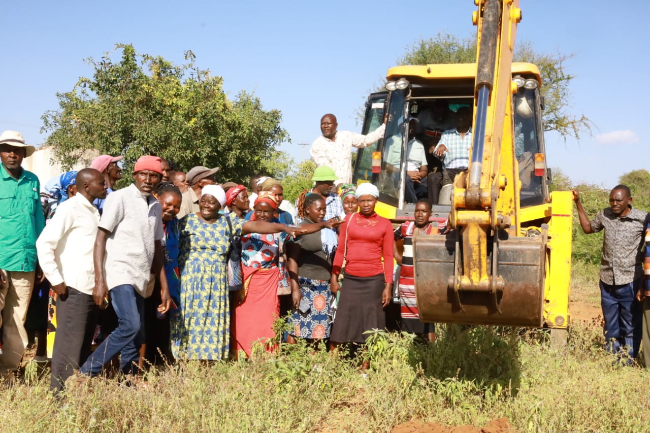 Makueni County Government commissions Athi -Katangini Water project to minimize crocodile attacks on residents .
